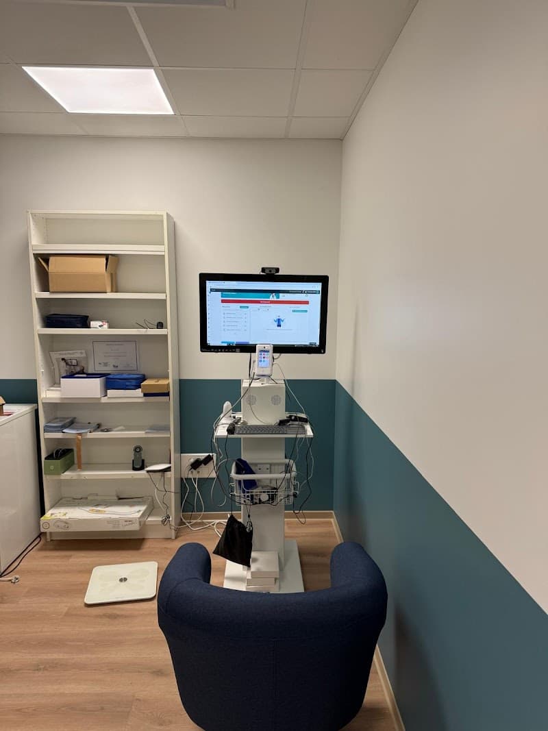 Photo de CUBESANTÉ® - Lussac-Les-Chateaux 86 I Médecine générale I Gynécologie I Cardiologie I Pédiatrie I Psychiatrie I Pneumologie