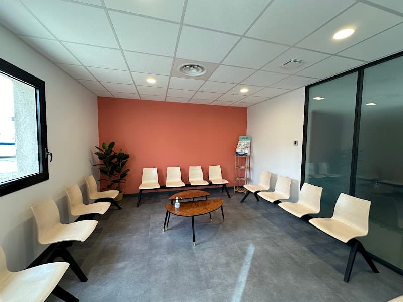 Photo de Dr Essari Laure-Aléa (Centre de pneumologie et sommeil)
