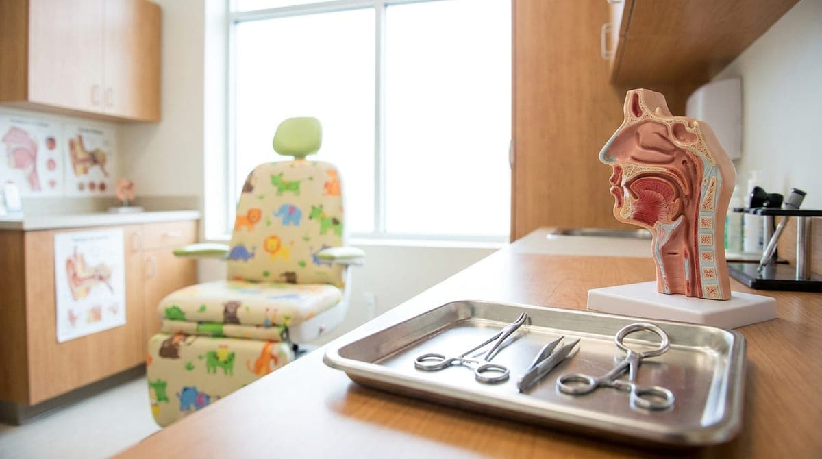 Chirurgie des amygdales pour l'apnée du sommeil chez les enfants